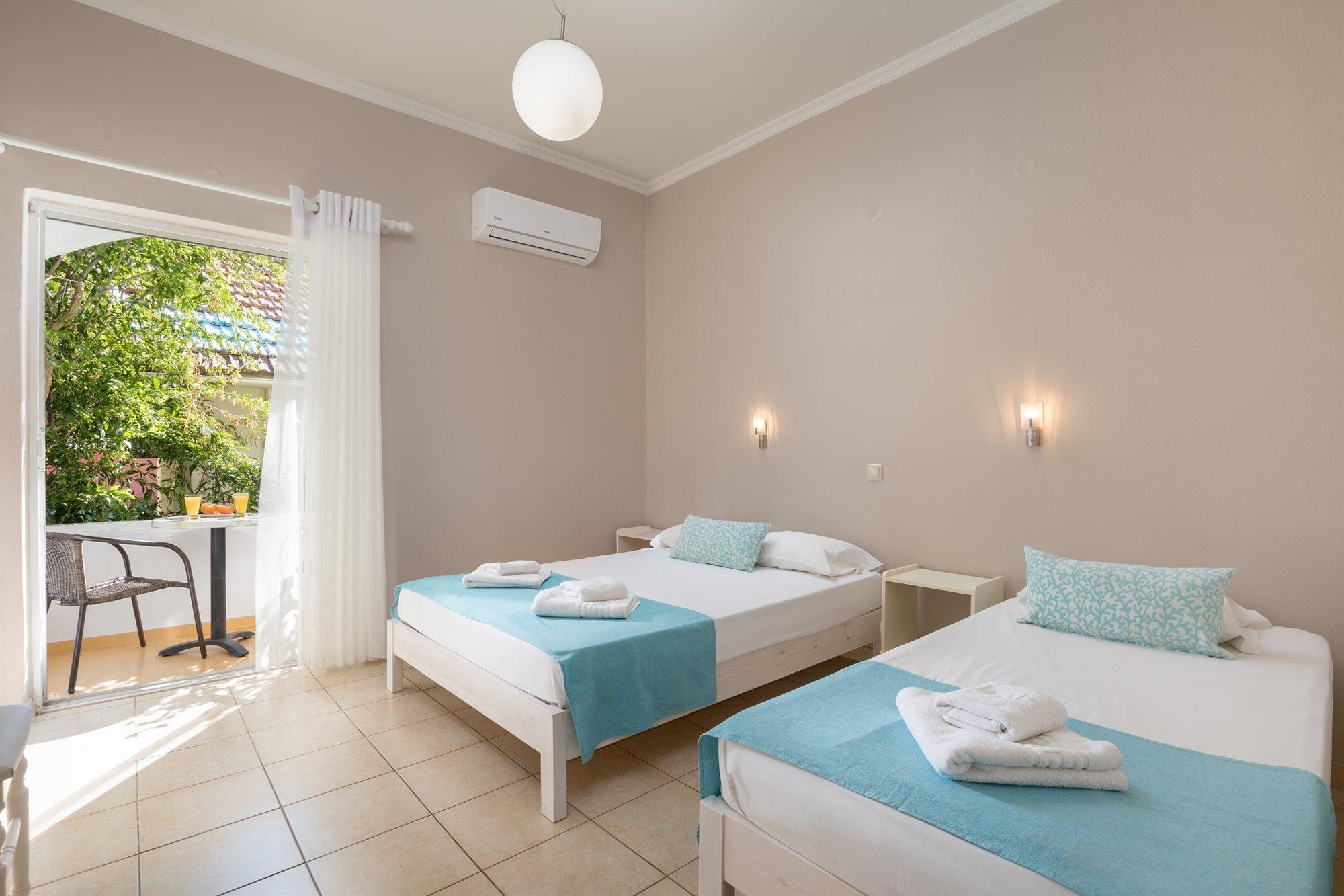 Bella Vista Beach Hotel And Studios Benitses  Exteriör bild